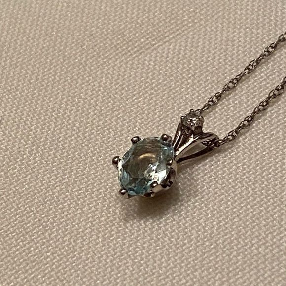 Estate Necklace 14k White Gold and Aquamarine Pendant Necklace - Picture 10 of 15